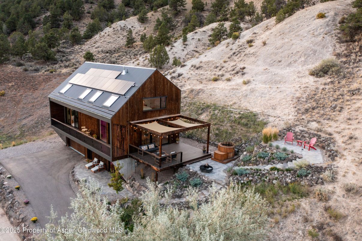 Exterior, Drone
