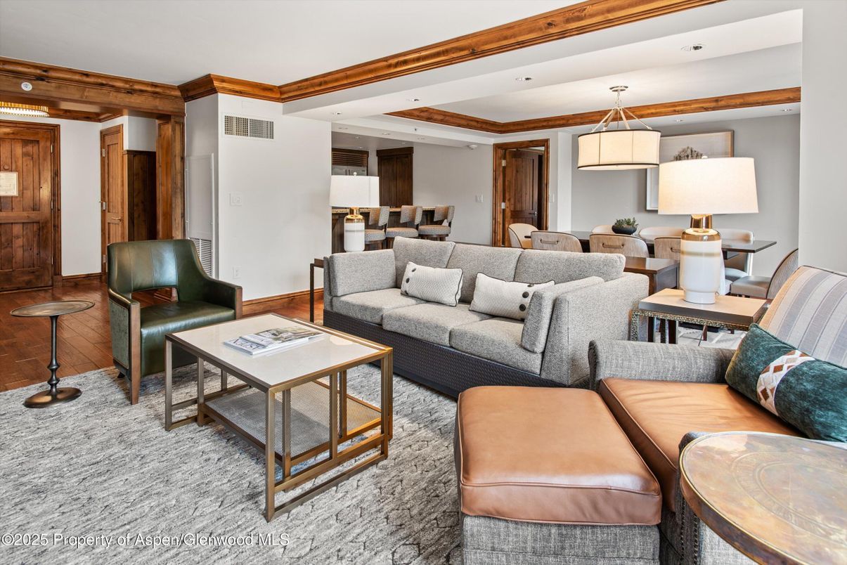 Dining room, Interior, Living room, Pendant Lights, Recessed Lighting, Wood Texture Flooring