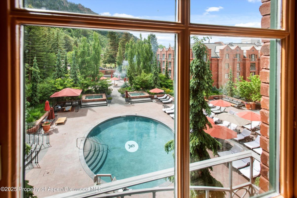 Exterior, Pool