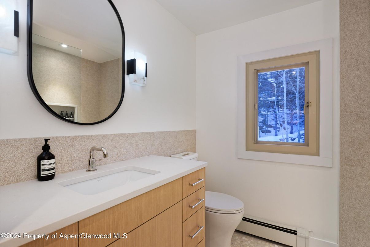 Bathroom, Interior, Recessed Lighting