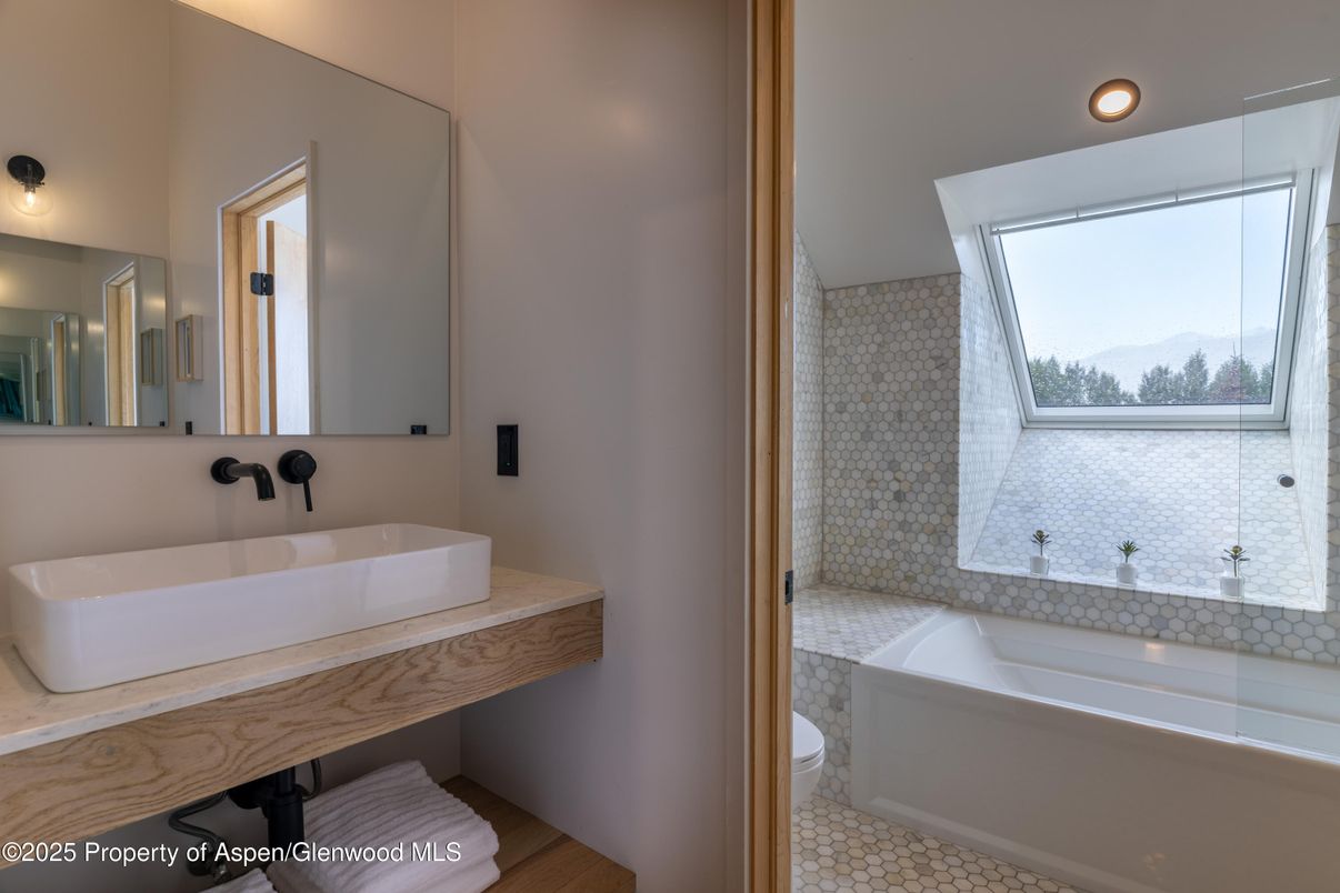 Bathroom, Interior, Recessed Lighting