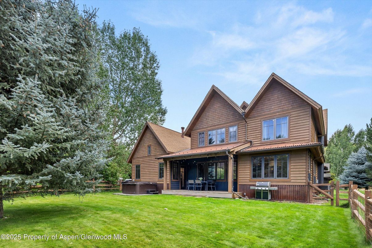 Backyard, Exterior, Facade, Hot Tub, Log Home