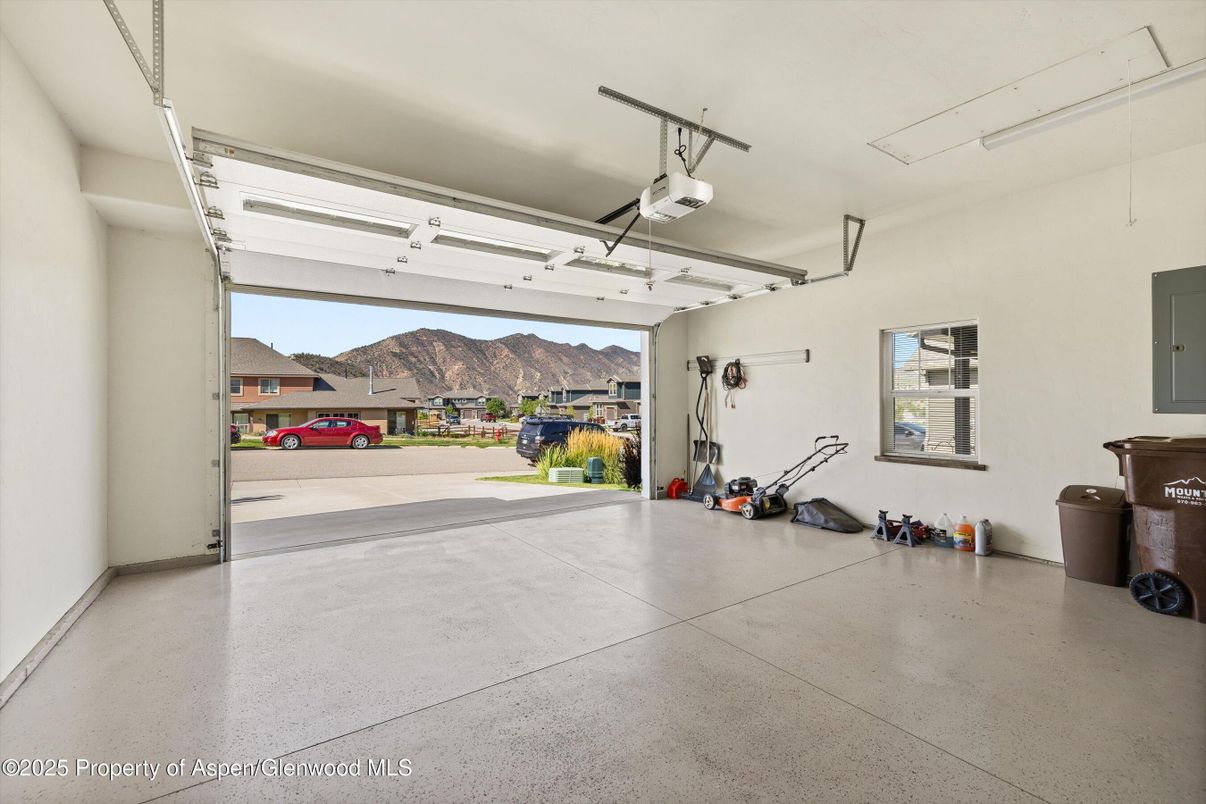 Garage, Interior