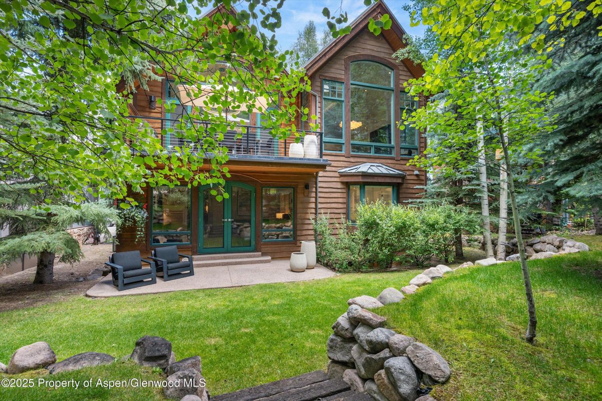 Backyard, Exterior, Facade, Log Home