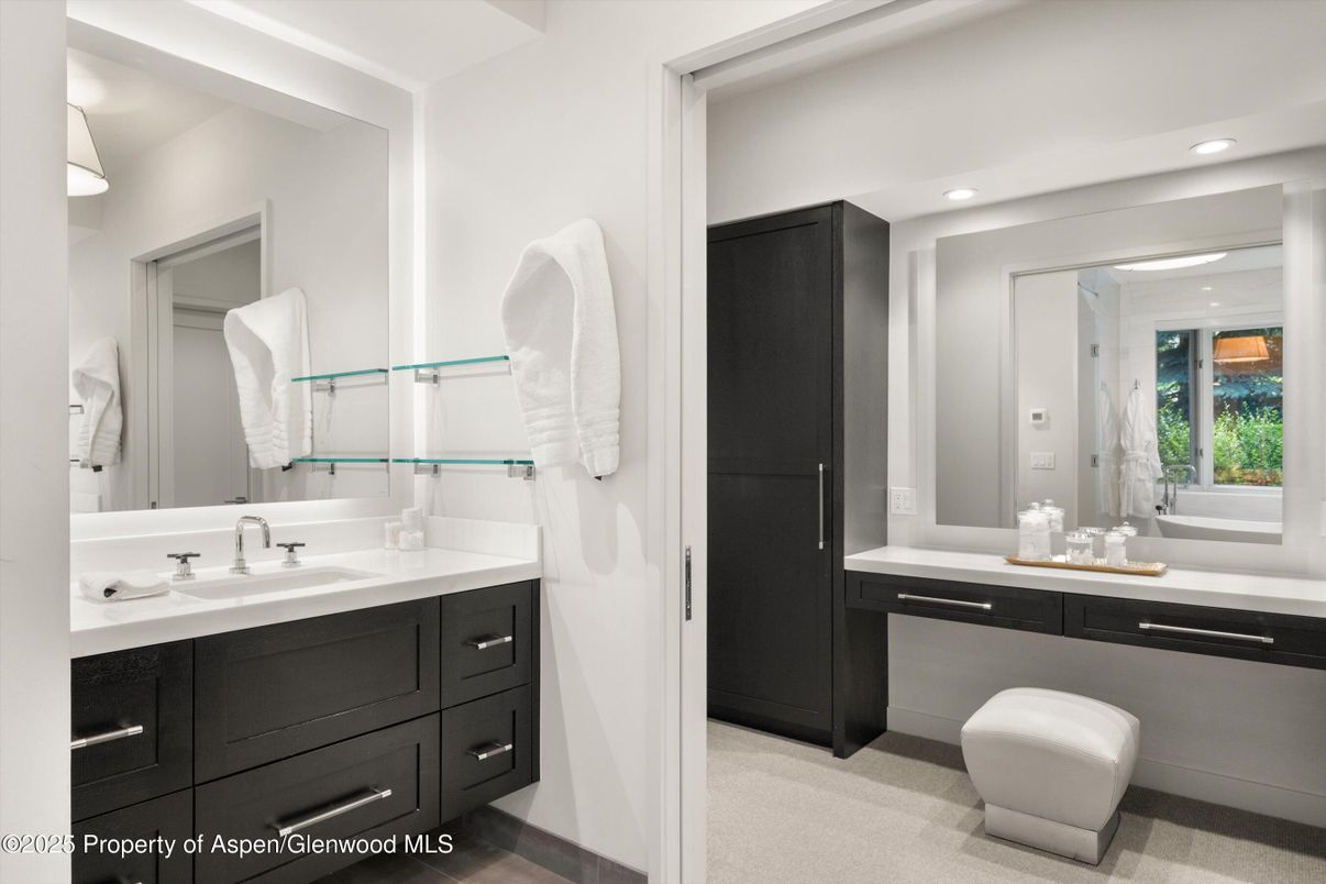 Bathroom, Interior, Recessed Lighting