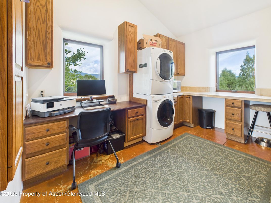Home Office, Interior, Washer, Wood Texture Flooring