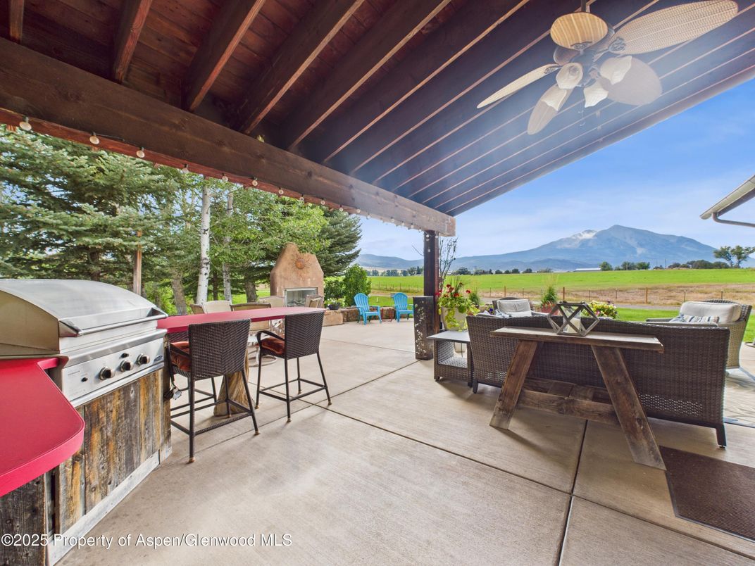 Exterior, Outdoor Kitchen