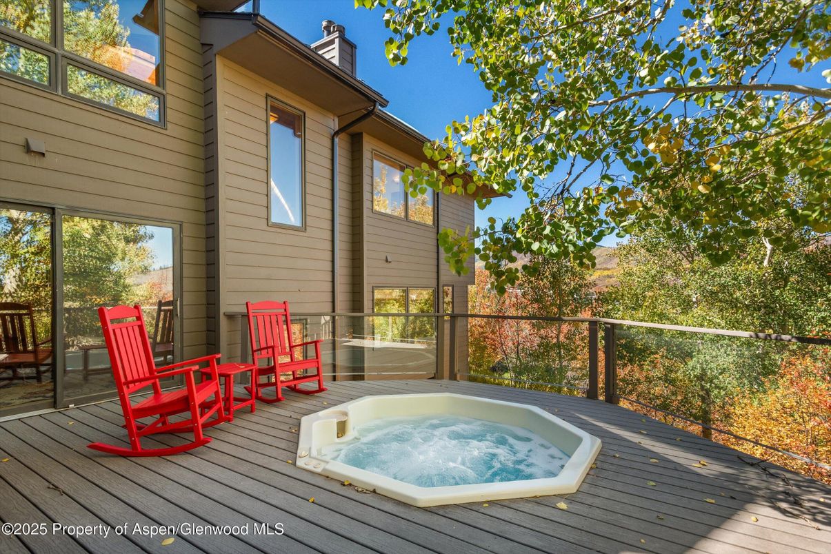 Exterior, Hot Tub