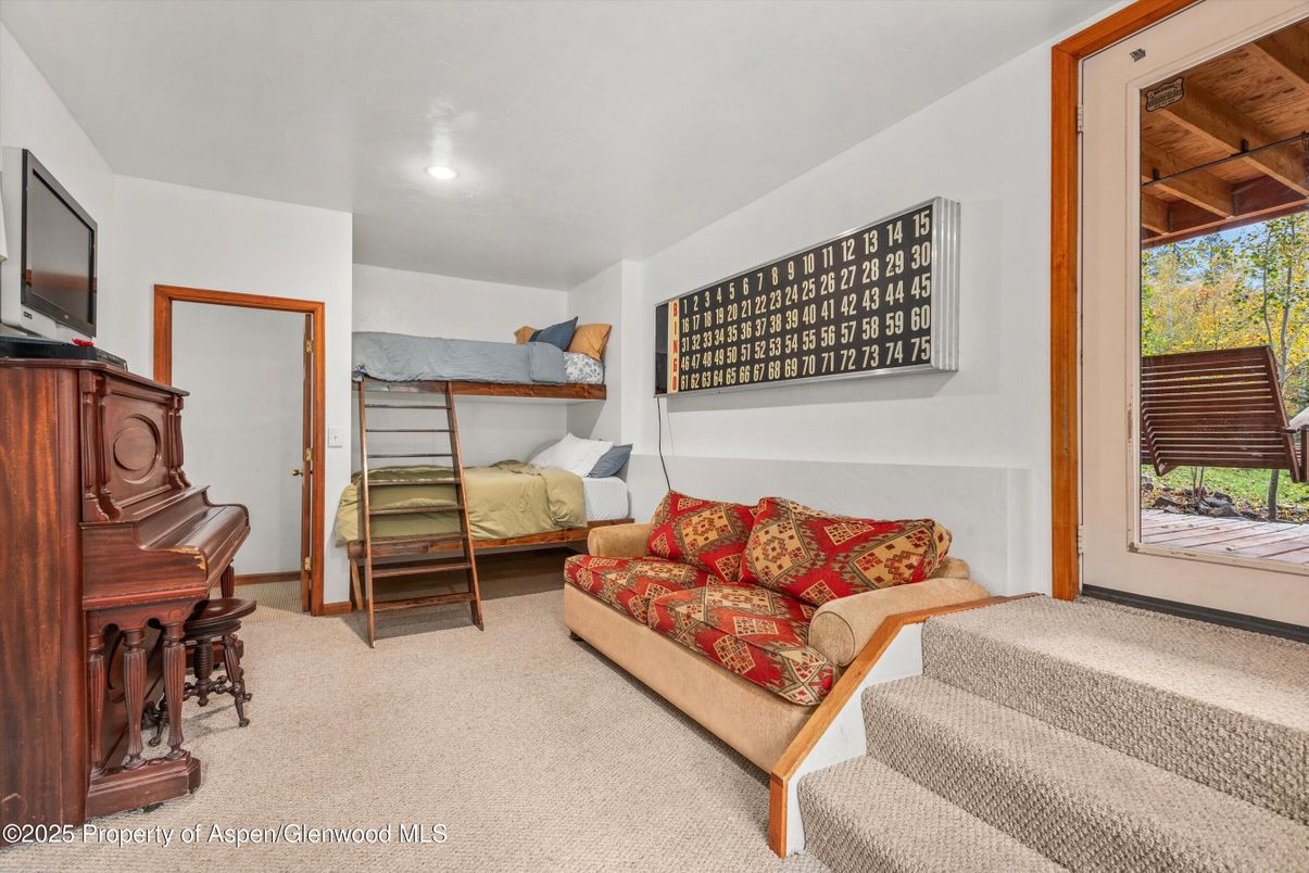 Bedroom, Interior, Piano, Recessed Lighting