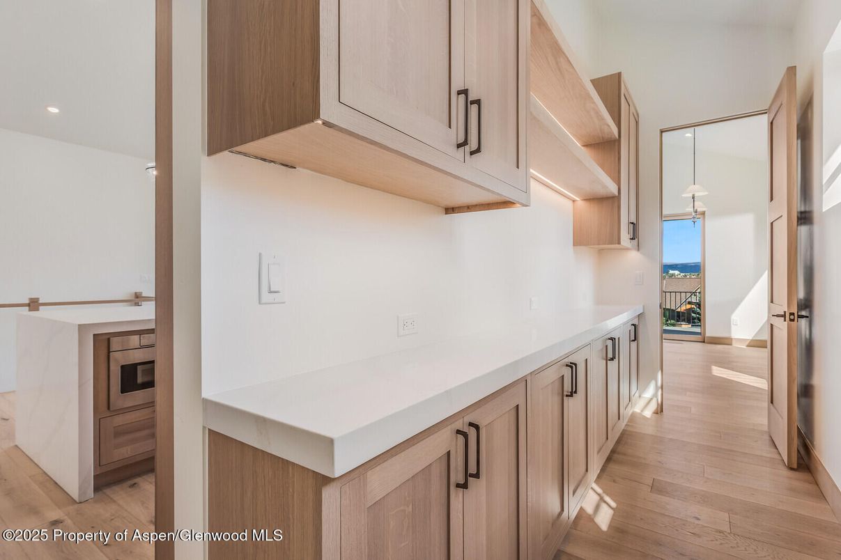 Interior, Kitchen, Recessed Lighting, Water, Wood Texture Flooring