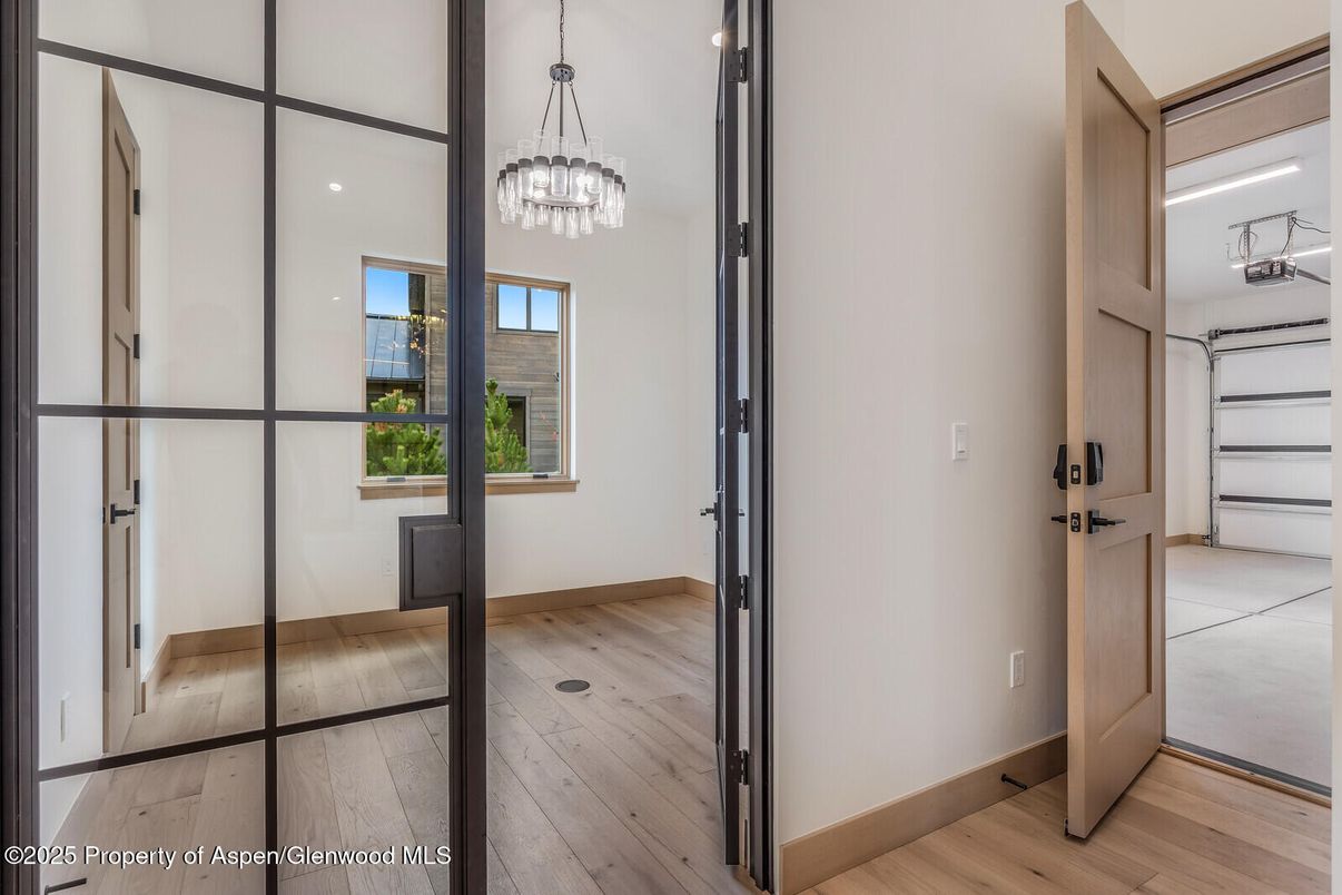 Interior, Pendant Lights, Wood Texture Flooring