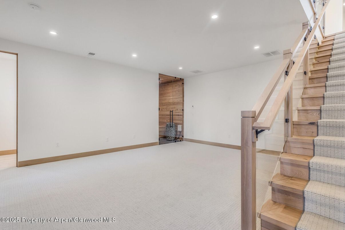 Empty room, Interior, Recessed Lighting, Wooden Walls