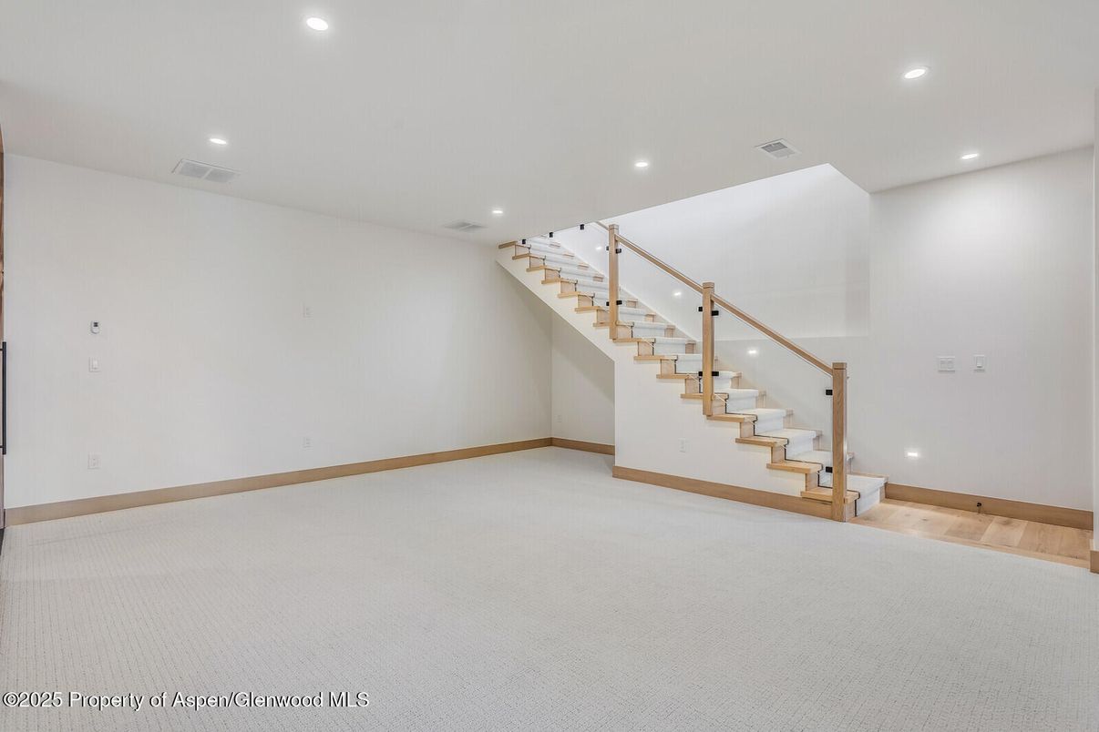 Empty room, Interior, Recessed Lighting, Wood Texture Flooring