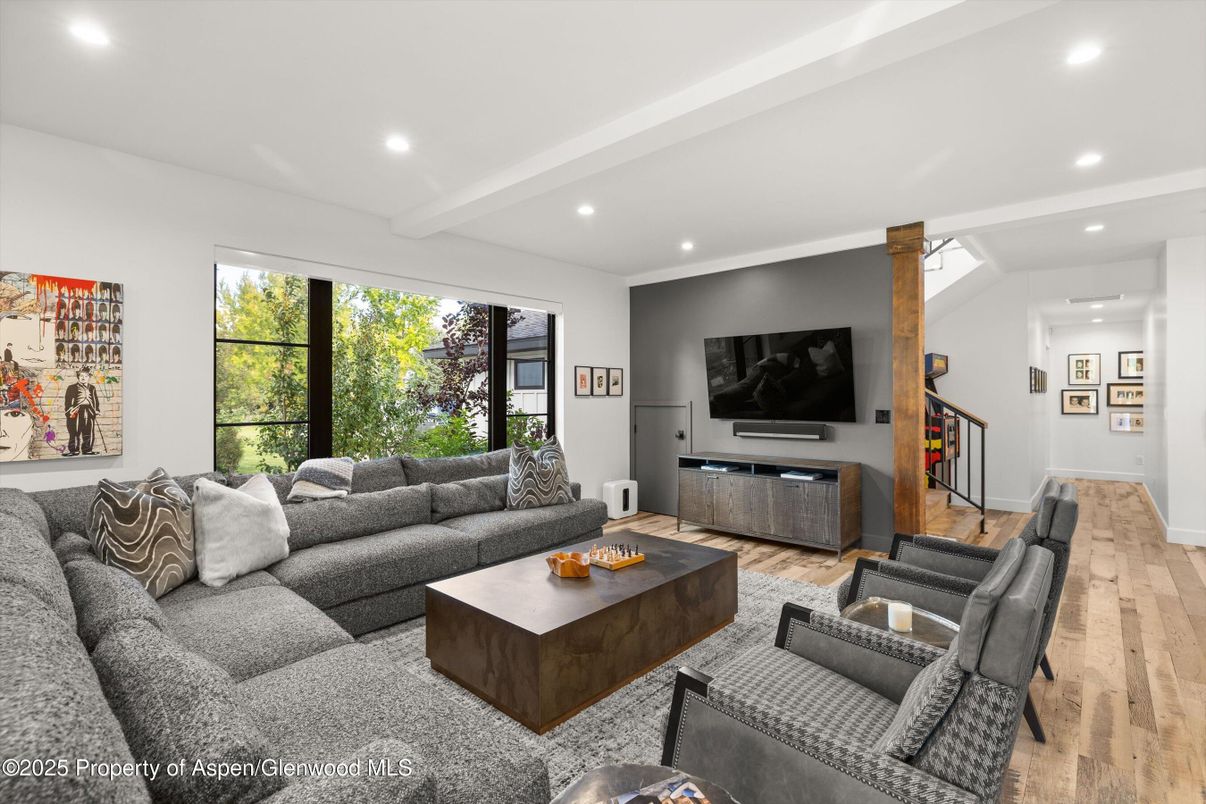 Interior, Living room, Recessed Lighting, Wood Texture Flooring