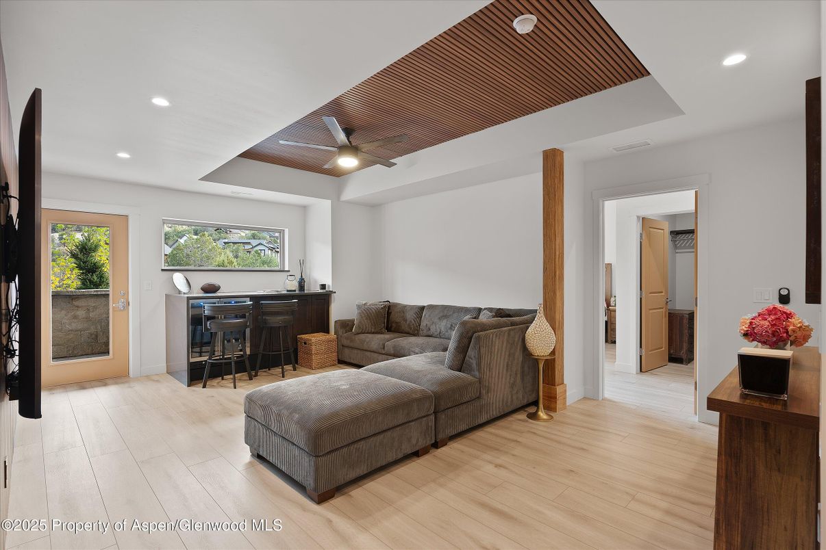 Interior, Recessed Lighting, Wood Texture Flooring