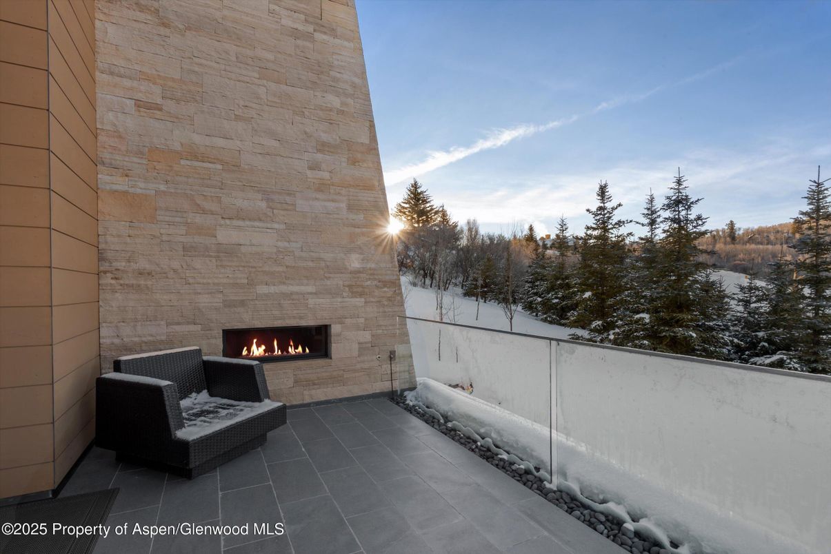 Exterior, Fireplace