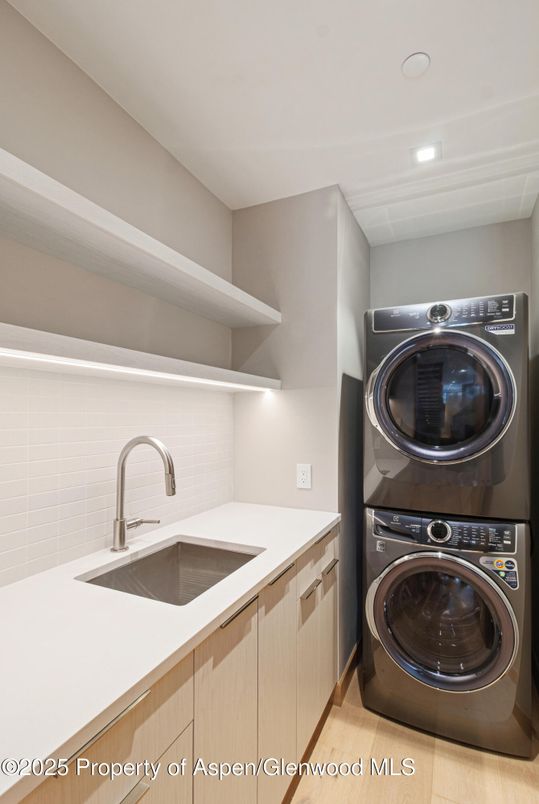 Interior, Recessed Lighting, Utility Closets, Washer, Wood Texture Flooring