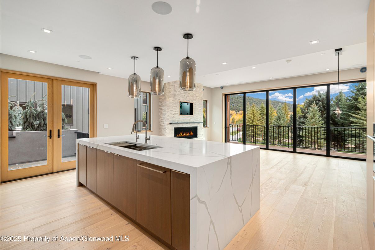 Fireplace, Interior, Kitchen, Pendant Lights, Recessed Lighting, Wood Texture Flooring