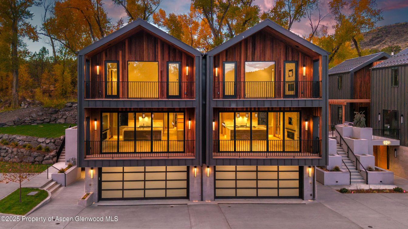 Attached, Exterior, Facade, Modern