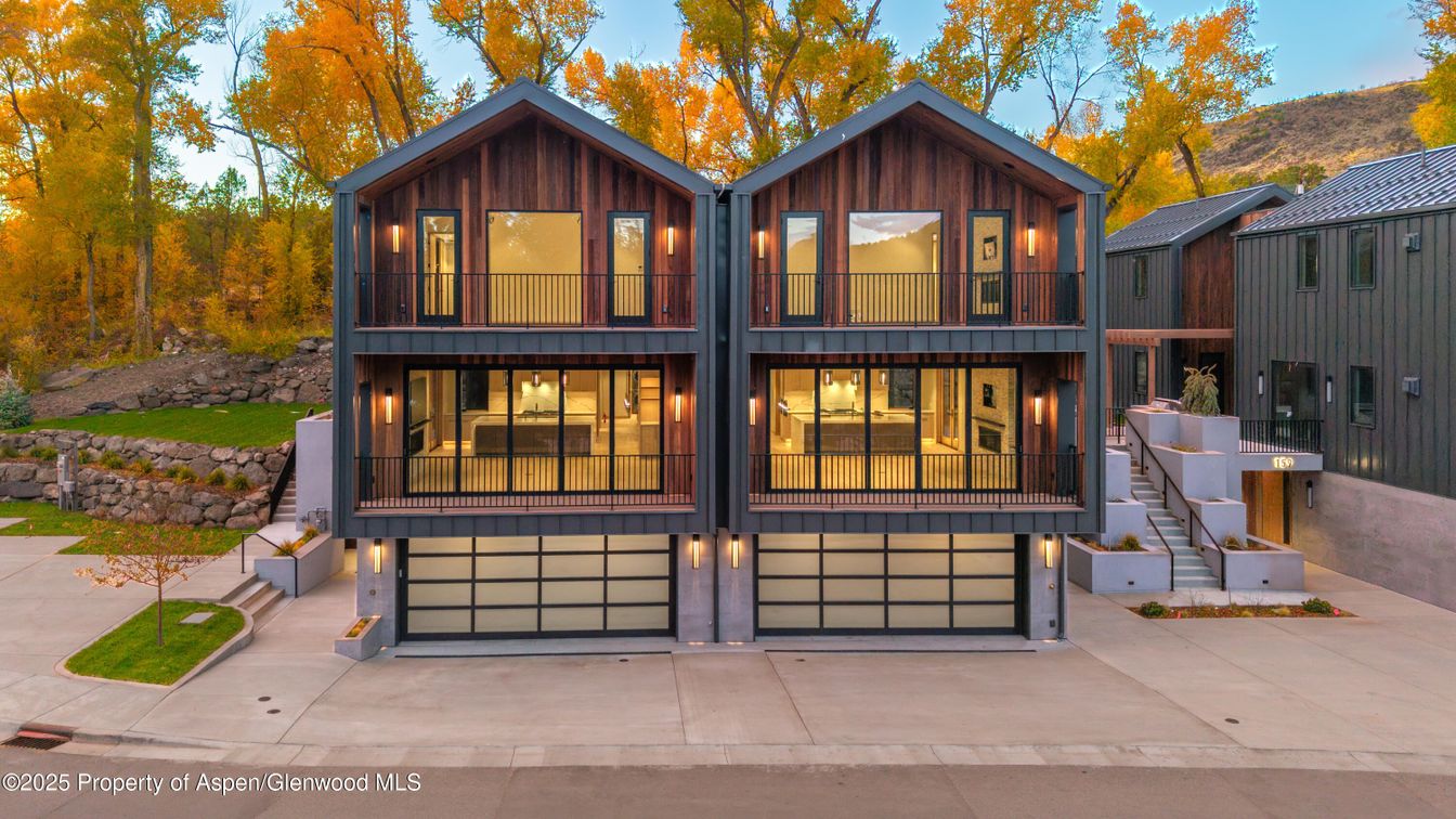 Attached, Exterior, Facade, Modern