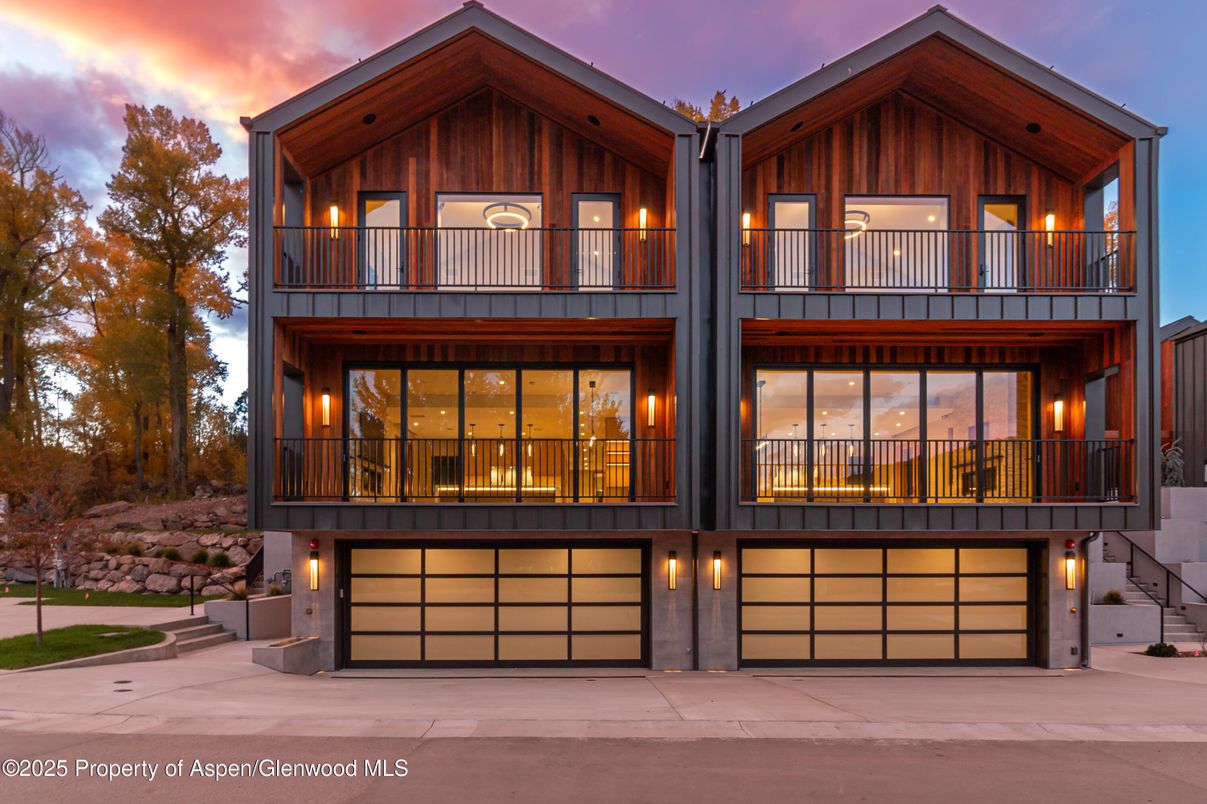 Attached, Exterior, Facade, Modern