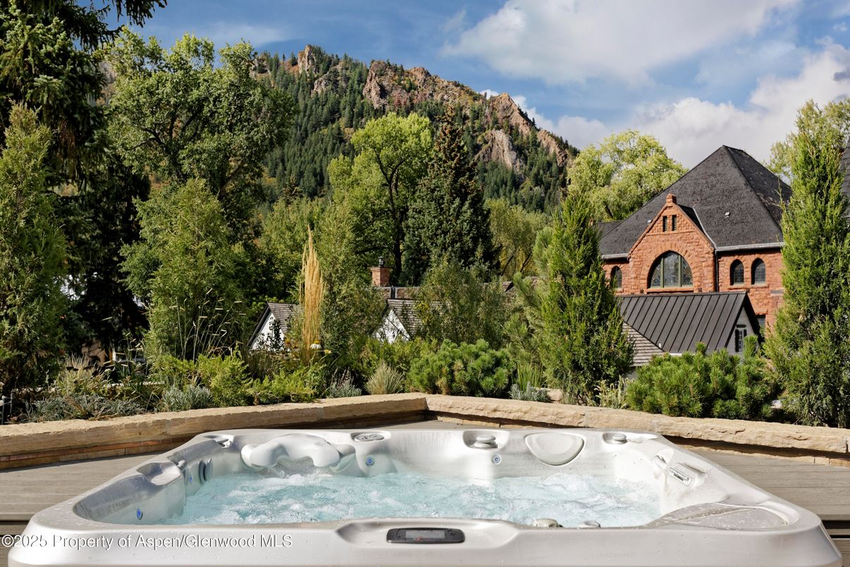 Exterior, Hot Tub