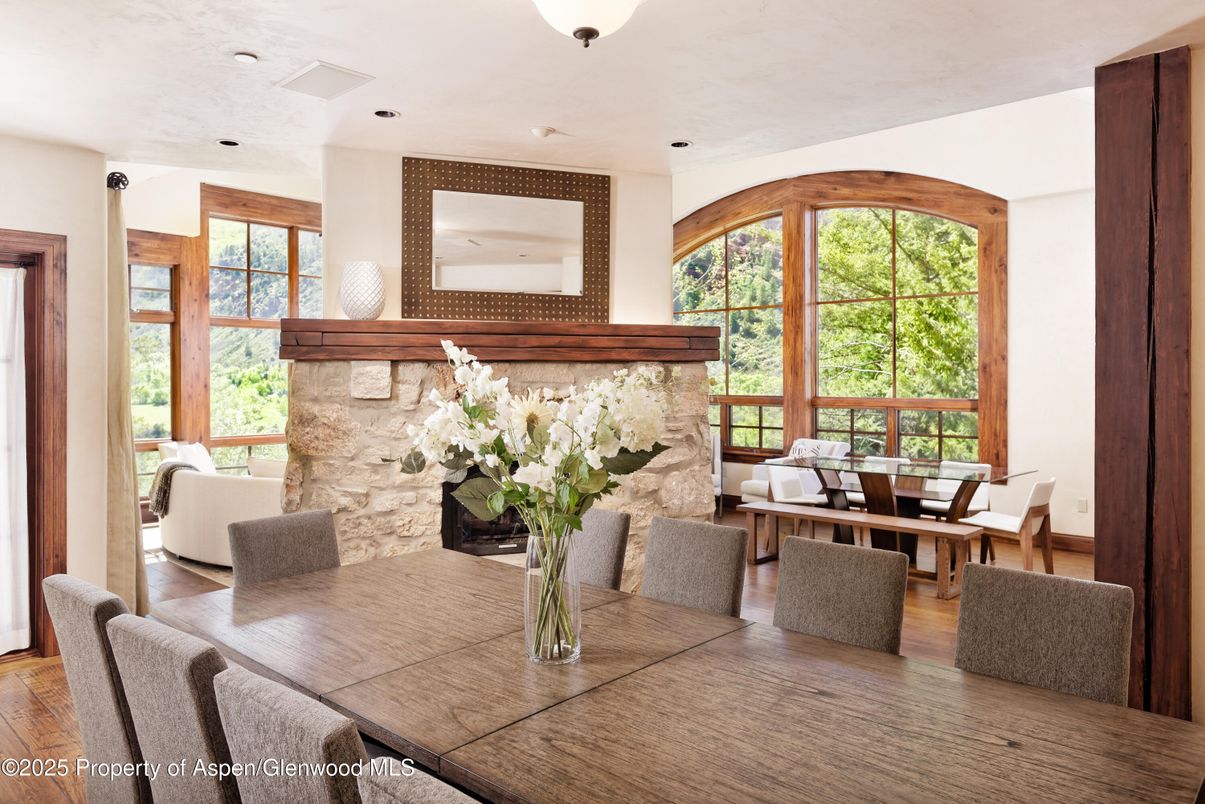 Dining room, Fireplace, Interior, Recessed Lighting, Wood Texture Flooring