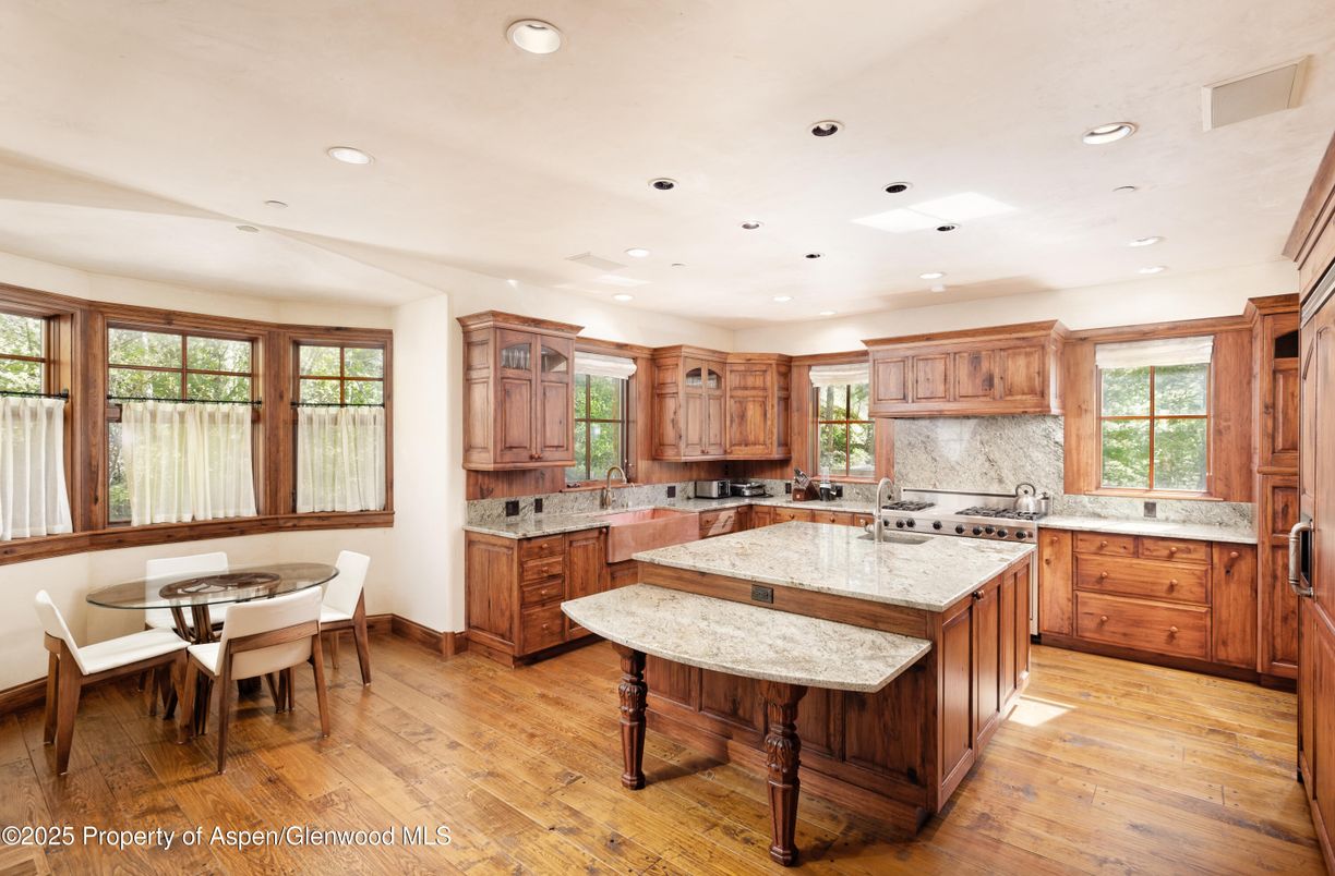 Dining room, Interior, Kitchen, Recessed Lighting, Wood Texture Flooring