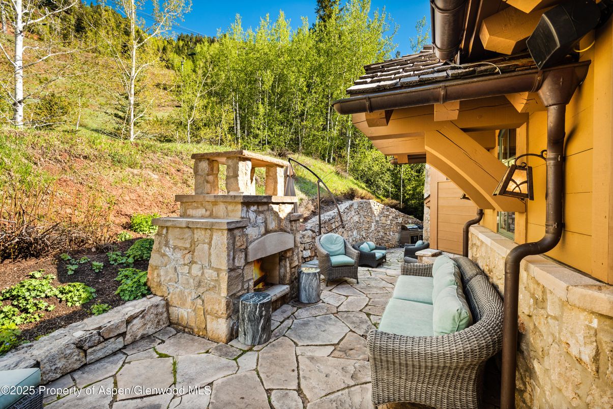 Exterior, Fireplace