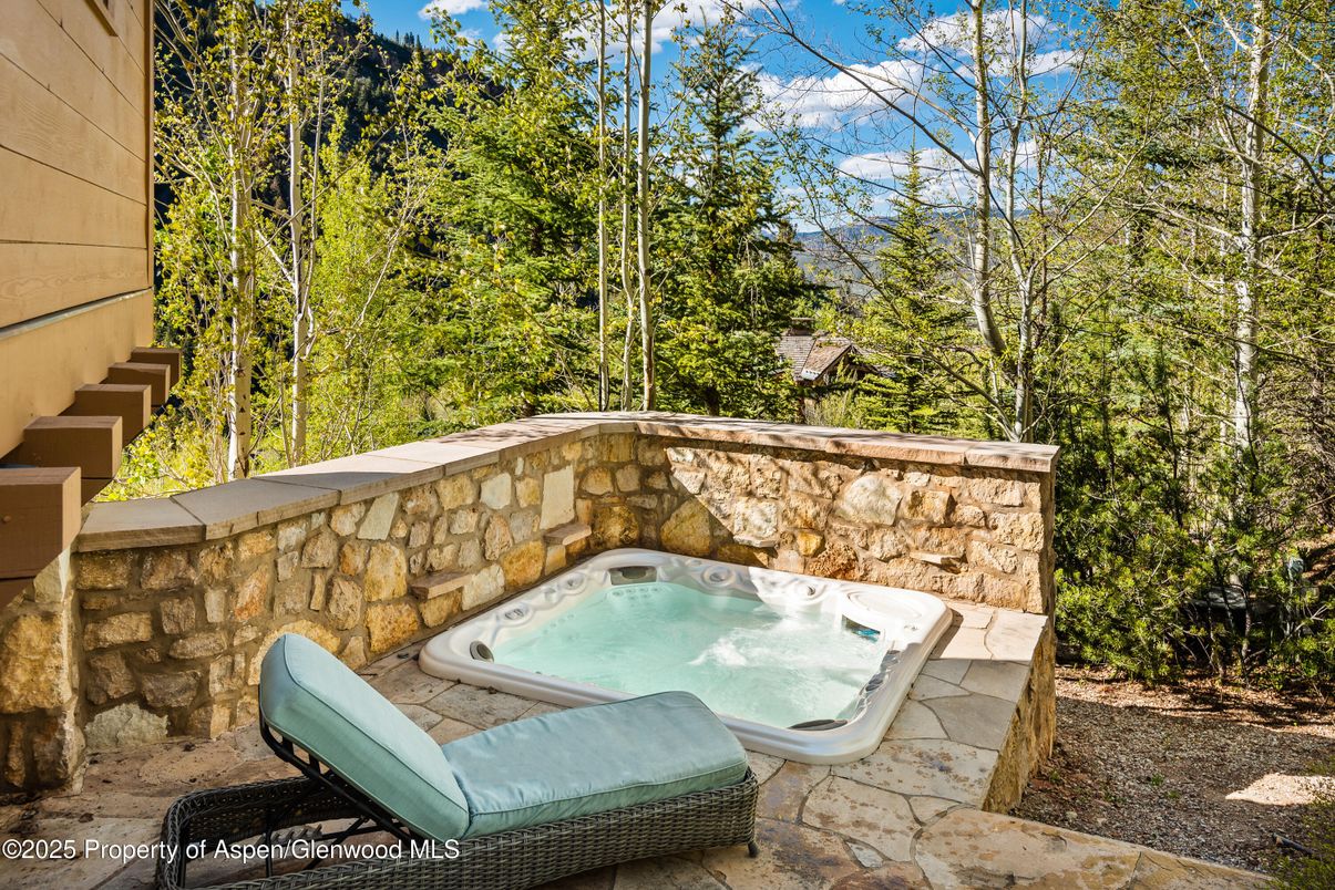 Exterior, Hot Tub