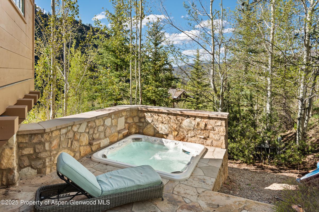 Exterior, Hot Tub