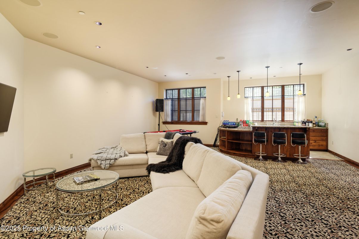 Interior, Living room, Pendant Lights, Recessed Lighting