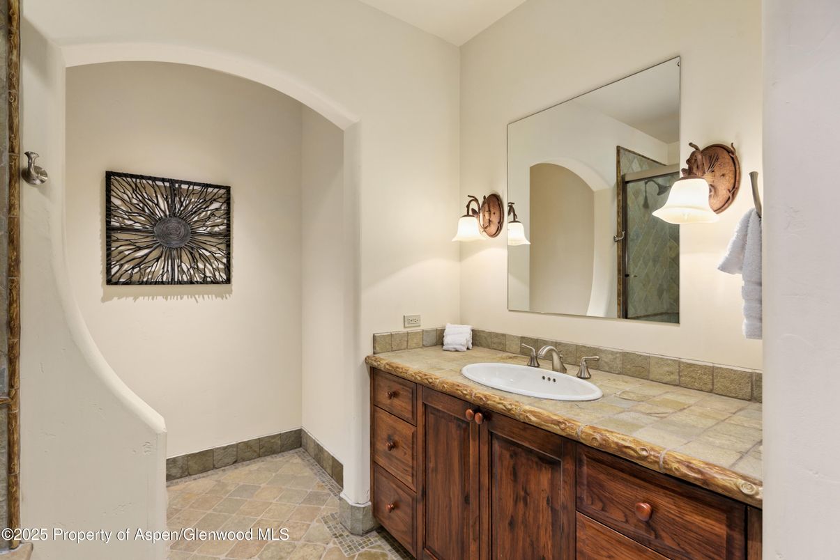 Bathroom, Interior, Tile Countertops