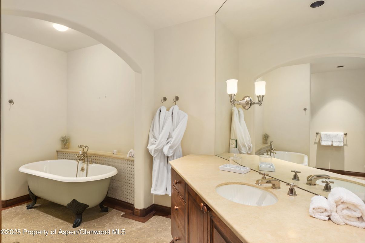 Bathroom, Dual Sink Vanities, Free Standing Baths, Interior, Recessed Lighting