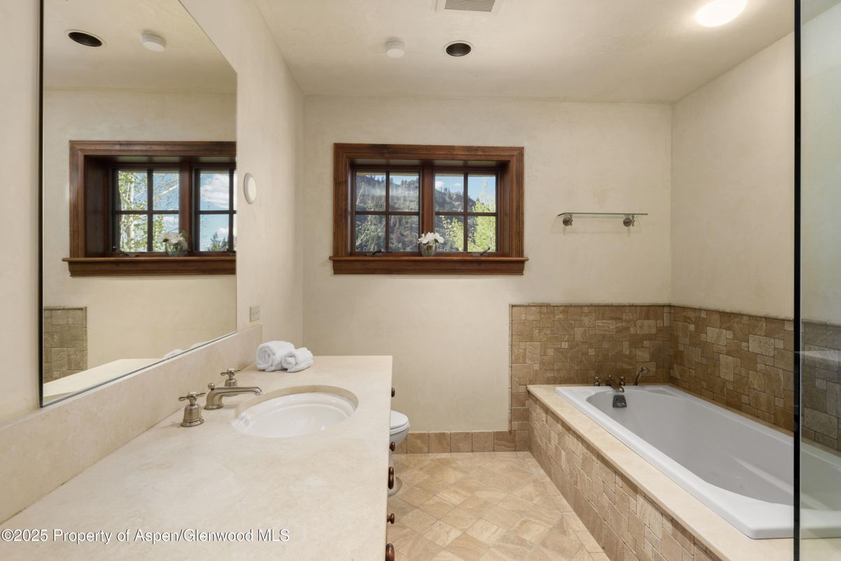 Bathroom, Interior, Recessed Lighting