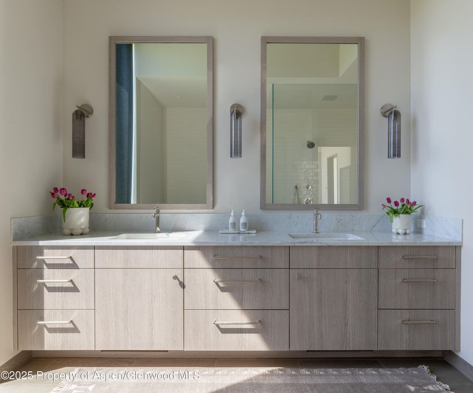 Bathroom, Dual Sink Vanities, Interior