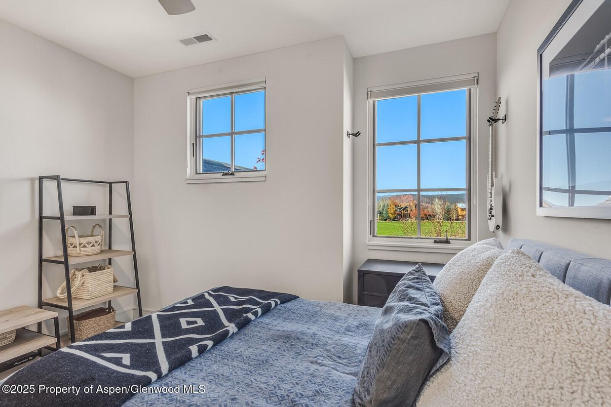 Bedroom, Interior, Water
