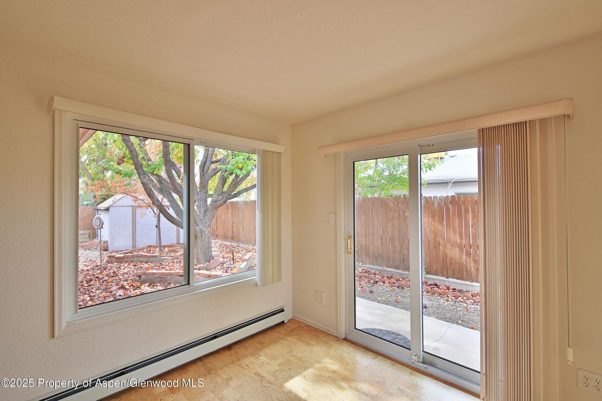 Empty room, Interior