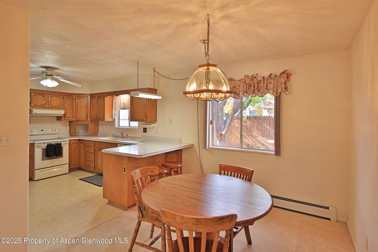 Dining room, Interior, Kitchen, Pendant Lights, Stainless Steel Appliances