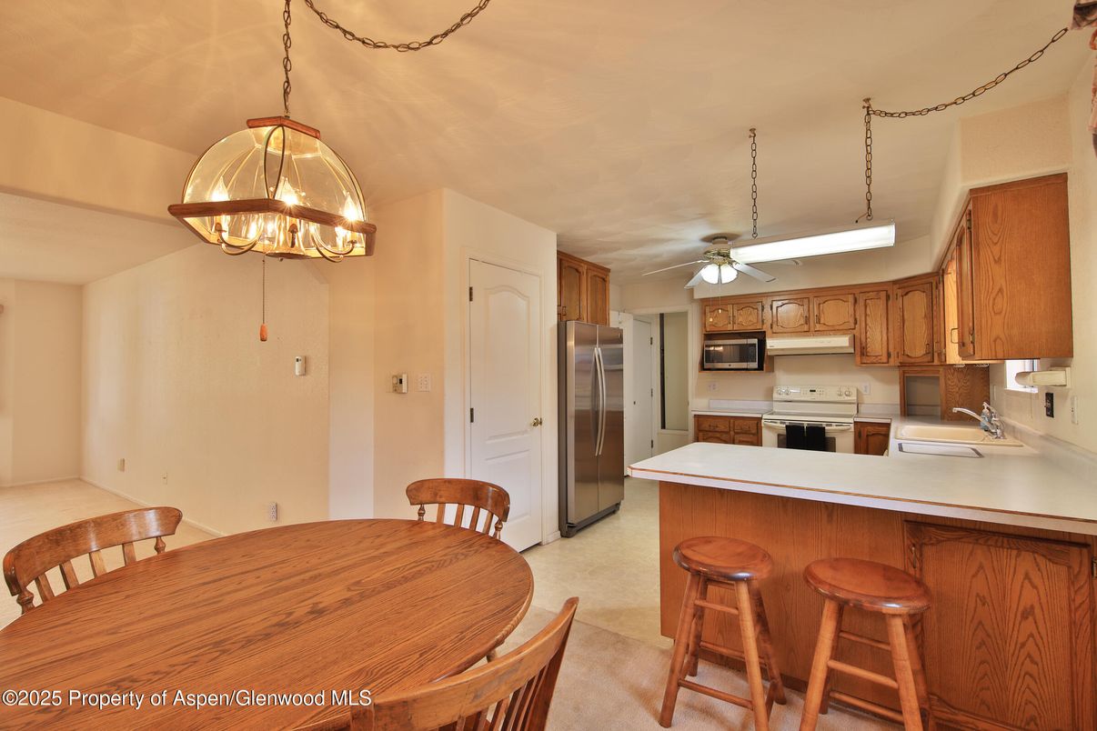 Dining room, Interior, Kitchen, Pendant Lights, Stainless Steel Appliances