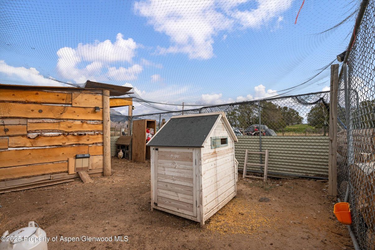 Detached Garage, Exterior