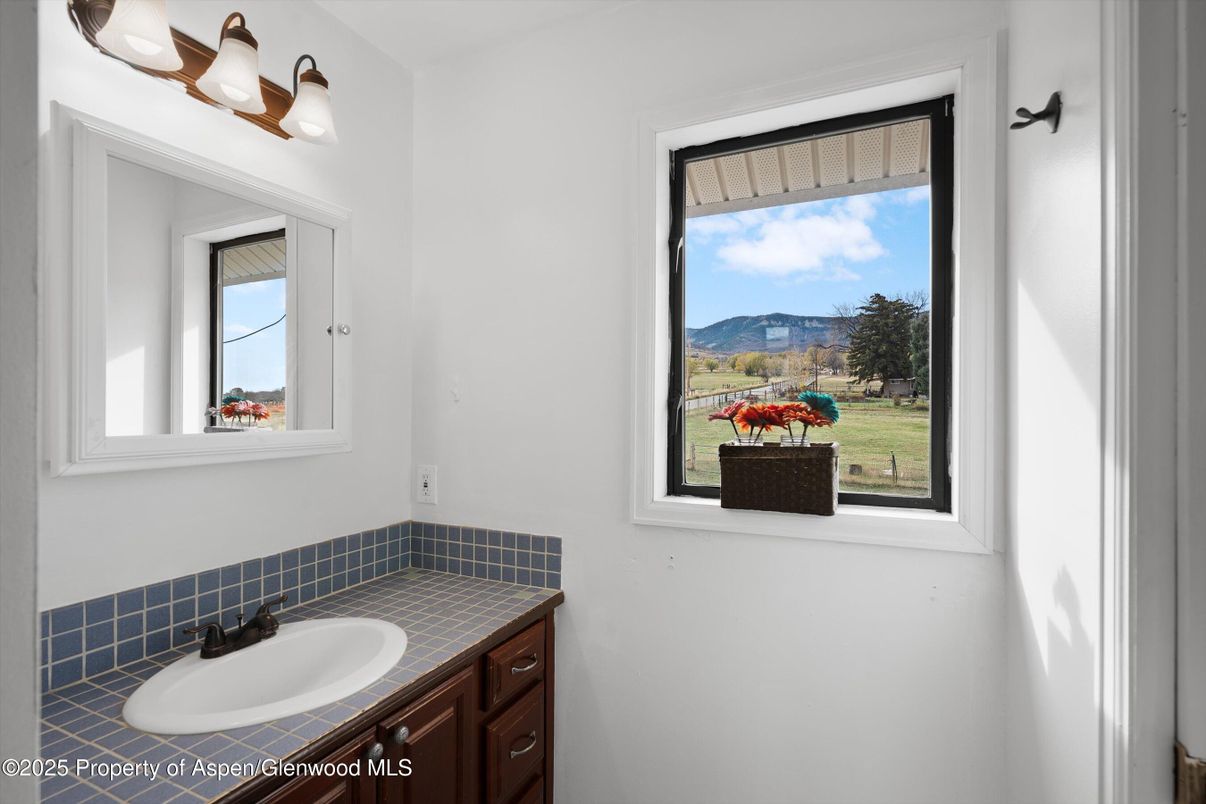 Bathroom, Interior, Tile Countertops