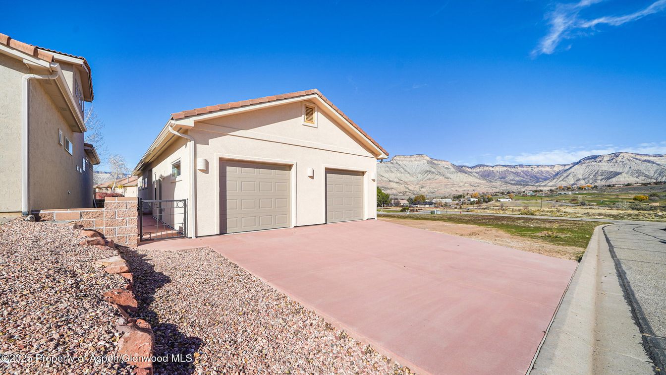 Detached Garage, Exterior