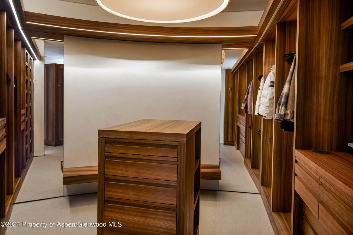 Interior, Walk-in Closets