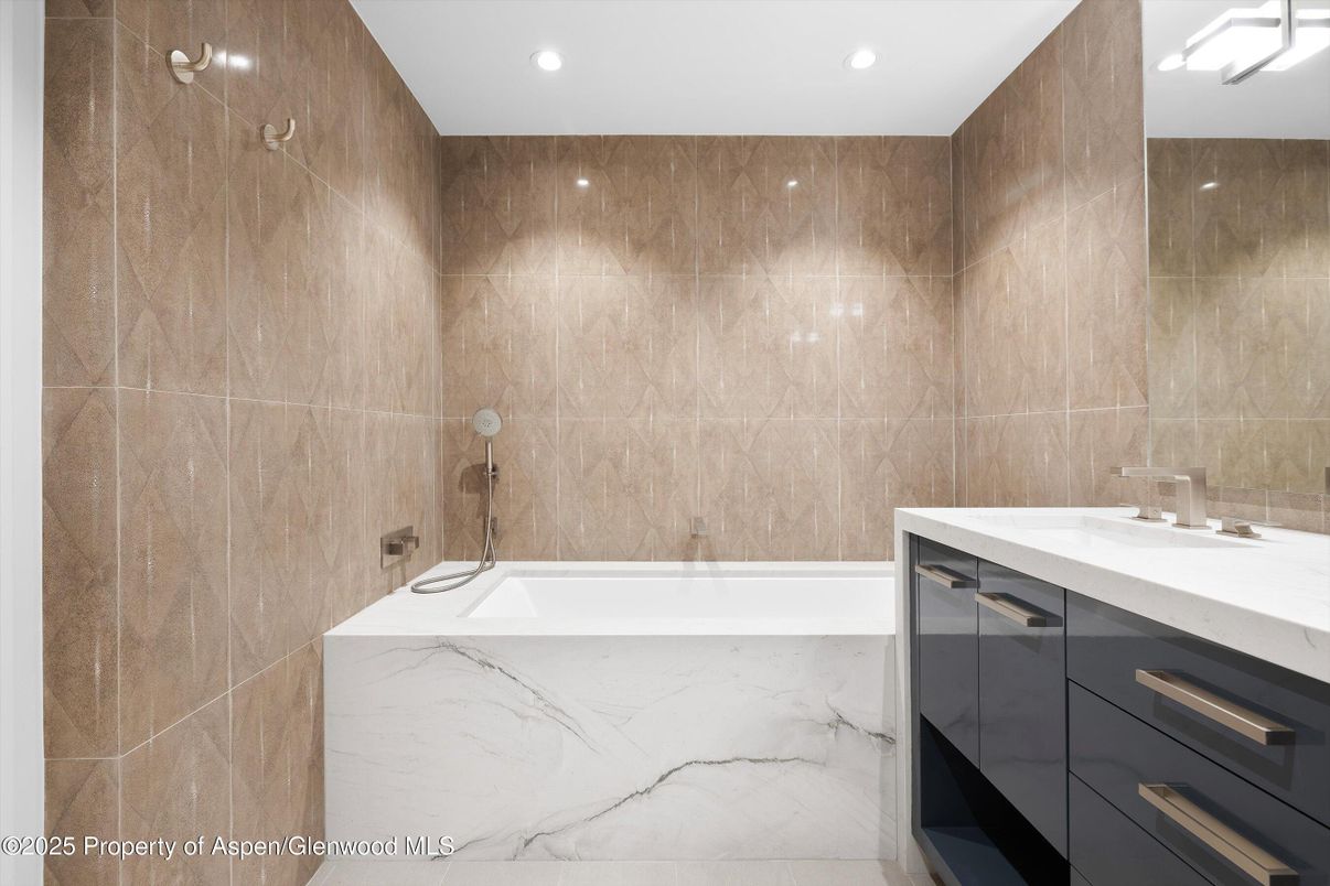 Bathroom, Interior, Marble, Recessed Lighting