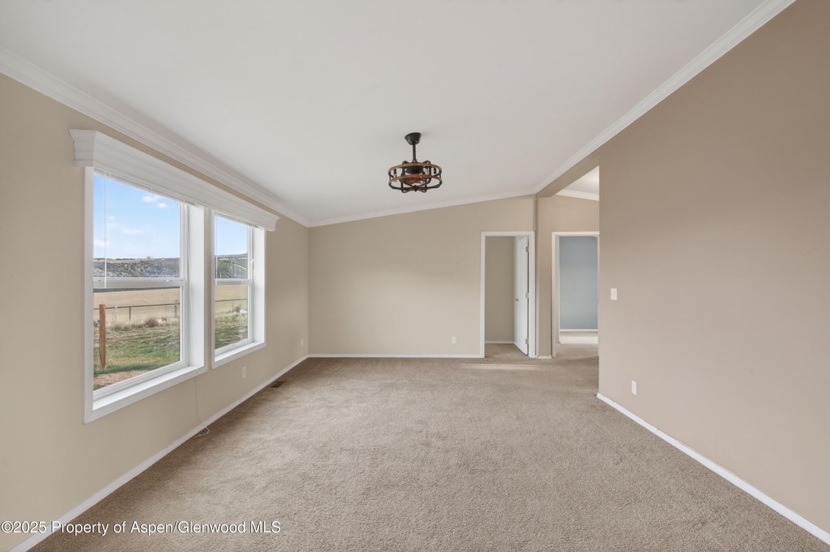Empty room, Interior