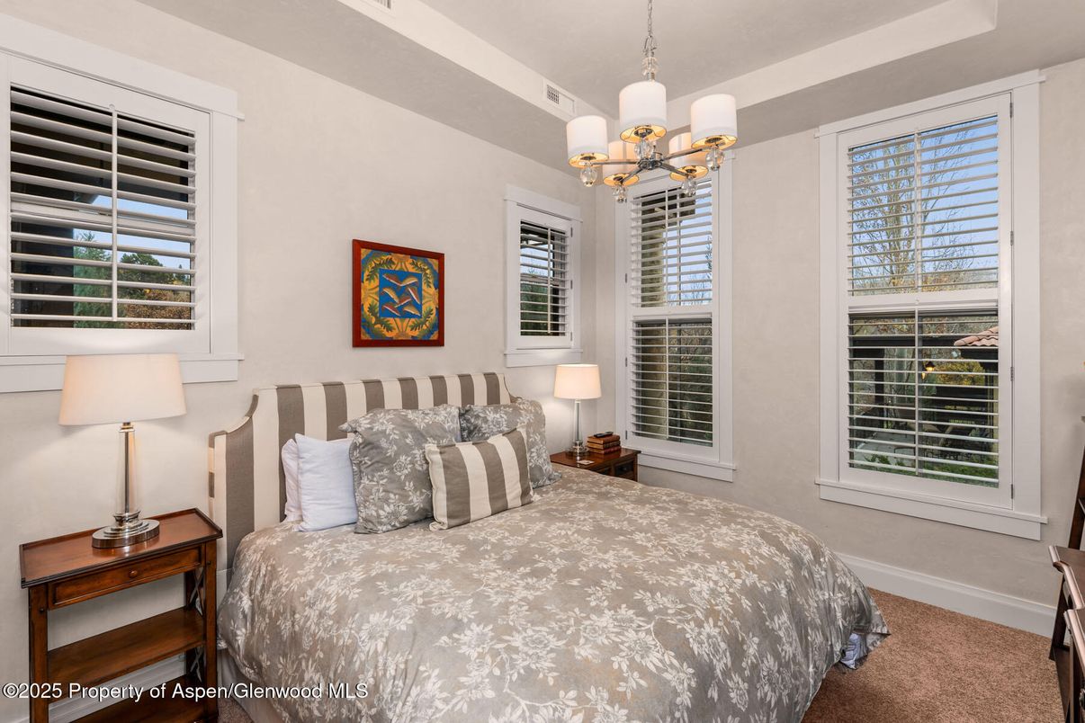 Bedroom, Chandelier, Interior, Pendant Lights