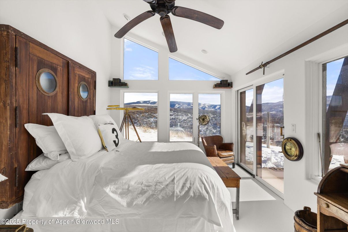 Bedroom, Interior, Water