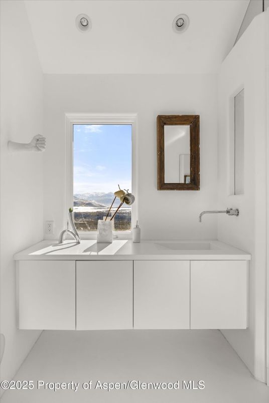 Bathroom, Dual Sink Vanities, Interior, Recessed Lighting, Water