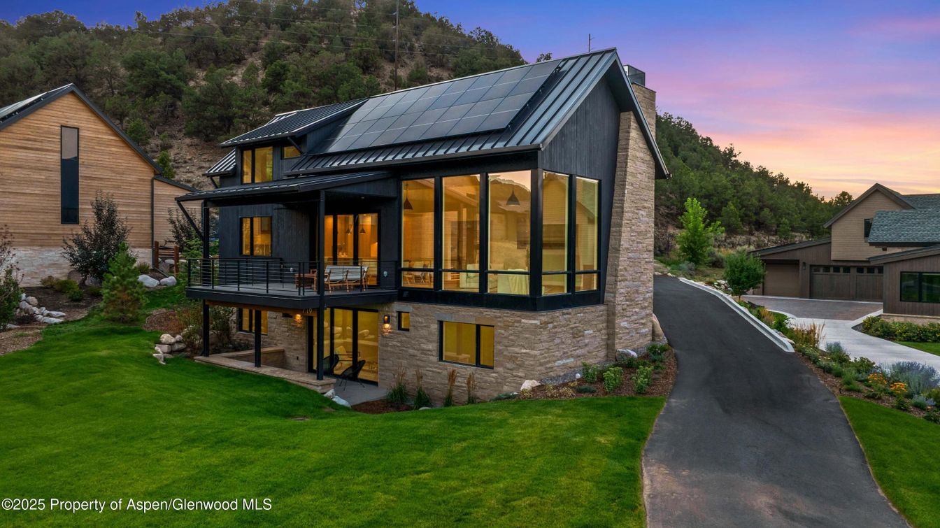 Exterior, Facade, Solar Panels, Modern